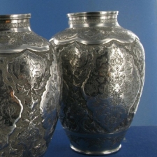 Vazen - twee perzische antieke vazen 17,5 cm hoog